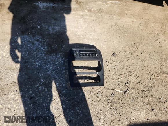 ✅ 2003 Chrysler Concorde Limited • VIN: 2C3HD56G13H550739 • Lot: 82534945. Listed on Copart with 272,677 mi. Free auction sales archive from the USA and detailed vehicle history report at DreamBid. Image 12.