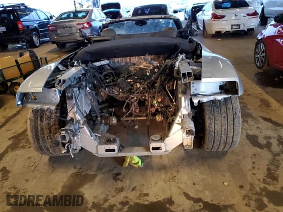 ✅ 2011 Audi R8 • VIN: WUAVNAFG2BN000687 • Lot: 84693164. Wystawiony na Copart z przebiegiem 60 970 mil. Bezpłatny archiwum sprzedaży aukcyjnych z USA i szczegółowy raport historii pojazdu na DreamBid. Zdjęcie 6.