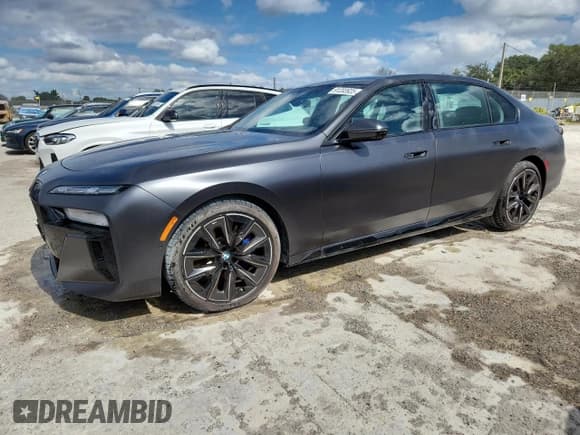 ✅ 2025 BMW 7 Series 740i • VIN: WBA23EH01SCV23009 • Lot: 91203925. Listed on Copart with 656 mi. Free auction sales archive from the USA and detailed vehicle history report at DreamBid. Image 1.