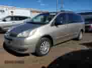 2005 Toyota Sienna LE z VIN 5TDZA23C55S353585, wystawiony jako Copart lot #89558335 z przebiegiem 89 759 mil mil oraz Szkoda całkowita • Salvage title. Historia ofert i sprzedaży dostępna na DreamBid. Obrazek 1.