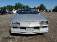 ✅ 1983 Chevrolet Camaro • VIN: 1G1AP87S1DN109378 • Лот: 61785155. Опубликован ранее на Copart с пробегом 72 591 миль. Бесплатный доступ к архиву аукционных продаж из США и подробный отчёт об истории автомобиля на DreamBid. Изображение 5.