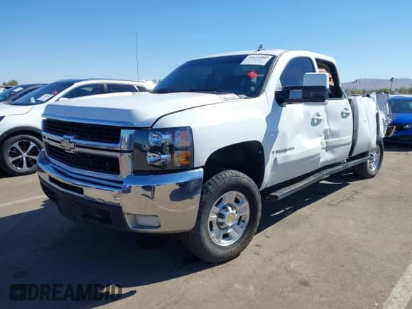 2008 Chevrolet Silverado 3500HD SRW LTZ with VIN 1GCHK33658F172919, listed as a IAAI auction lot 41622999 with 235,636 mi miles and . Bid and sale history available at DreamBid. Image 17.