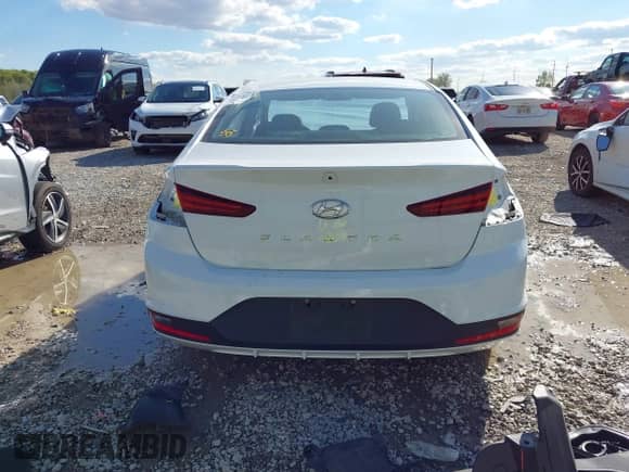 2019 Hyundai Elantra SE z VIN 5NPD74LF3KH415341, wystawiony jako IAAI lot #43413818 z przebiegiem 106 025 mil mil oraz . Historia ofert i sprzedaży dostępna na DreamBid. Obrazek 17.