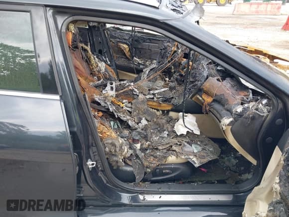 ✅ 2016 Nissan Maxima SR • VIN: 1N4AA6AP4GC384377 • Lot: 42344244. Wystawiony na IAAI z przebiegiem Nie podano. Bezpłatny archiwum sprzedaży aukcyjnych z USA i szczegółowy raport historii pojazdu na DreamBid. Zdjęcie 5.