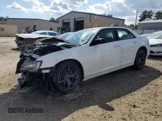 ✅ 2022 Chrysler 300 Touring • VIN: 2C3CCAAG4NH256574 • Lot: 85665745. Wystawiony na Copart z przebiegiem 26 122 mil. Bezpłatny archiwum sprzedaży aukcyjnych z USA i szczegółowy raport historii pojazdu na DreamBid. Zdjęcie 1.