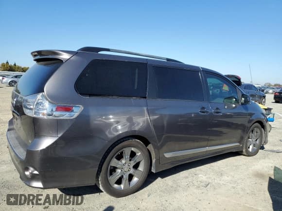 ✅ 2011 Toyota Sienna SE • VIN: 5TDXK3DC2BS098138 • Lot: 82783625. Listed on Copart with 171,940 mi. Free auction sales archive from the USA and detailed vehicle history report at DreamBid. Image 3.