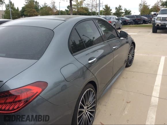 ✅ 2024 Mercedes-Benz C 300 • VIN: W1KAF4GB9RR200584 • Lot: 43083167. Wystawiony na IAAI z przebiegiem 5 955 mil. Bezpłatny archiwum sprzedaży aukcyjnych z USA i szczegółowy raport historii pojazdu na DreamBid. Zdjęcie 4.