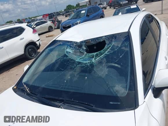 2019 Toyota Camry LE z VIN 4T1B11HK6KU276241, wystawiony jako IAAI lot #42379029 z przebiegiem 81 411 mil mil oraz . Historia ofert i sprzedaży dostępna na DreamBid. Obrazek 6.