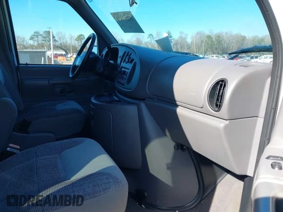 ✅ 1999 Ford Econoline Passenger XL • VIN: 1FBSS31L5XHB19871 • Lot: 41218332. Wystawiony na IAAI z przebiegiem 88 537 mil. Bezpłatny archiwum sprzedaży aukcyjnych z USA i szczegółowy raport historii pojazdu na DreamBid. Zdjęcie 5.