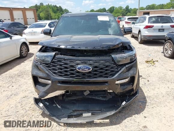 ✅ 2024 Ford Explorer ST-Line • VIN: 1FMSK7KH0RGA18285 • Lot: 42723799. Listed on IAAI with 13,746 mi. Free auction sales archive from the USA and detailed vehicle history report at DreamBid. Image 12.