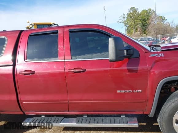 ✅ 2015 GMC Sierra 2500HD SLE • VIN: 1GT22YEG6FZ138198 • Lot: 41624549. Wystawiony na IAAI z przebiegiem 84 438 mil. Bezpłatny archiwum sprzedaży aukcyjnych z USA i szczegółowy raport historii pojazdu na DreamBid. Zdjęcie 13.