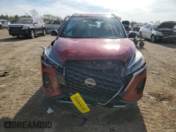 ✅ 2024 Nissan Kicks SR • VIN: 3N1CP5DVXRL484564 • Lot: 82140155. Wystawiony na Copart z przebiegiem 8 400 mil. Bezpłatny archiwum sprzedaży aukcyjnych z USA i szczegółowy raport historii pojazdu na DreamBid. Zdjęcie 5.