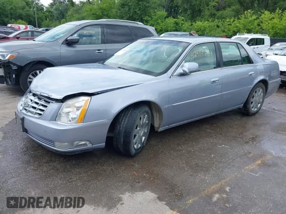 ✅ 2006 Cadillac DTS 1SB • VIN: 1G6KD57Y56U114215 • Lot: 42414204. Wystawiony na IAAI z przebiegiem 111 682 mil. Bezpłatny archiwum sprzedaży aukcyjnych z USA i szczegółowy raport historii pojazdu na DreamBid. Zdjęcie 18.