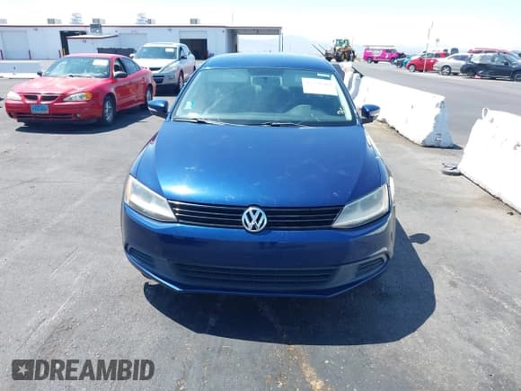 ✅ 2011 Volkswagen Jetta SE • VIN: 3VWDZ7AJ2BM340240 • Lot: 42726569. Wystawiony na IAAI z przebiegiem 74 044 mil. Bezpłatny archiwum sprzedaży aukcyjnych z USA i szczegółowy raport historii pojazdu na DreamBid. Zdjęcie 6.