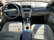 ✅ 2011 Ford Fusion S • VIN: 3FAHP0GA8BR207886 • Лот: 71448445. Опубликован ранее на Copart с пробегом 120 840 миль. Бесплатный доступ к архиву аукционных продаж из США и подробный отчёт об истории автомобиля на DreamBid. Изображение 8.