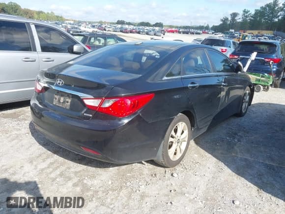 ✅ 2013 Hyundai Sonata SE • VIN: 5NPEC4AC0DH524576 • Lot: 43313417. Listed on IAAI with 144,459 mi. Free auction sales archive from the USA and detailed vehicle history report at DreamBid. Image 4.