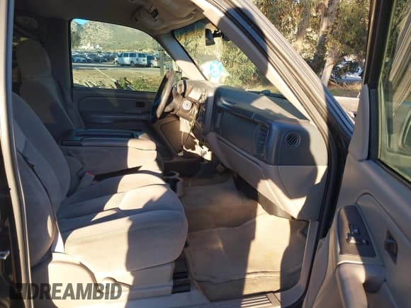 ✅ 2005 Chevrolet Suburban LT • VIN: 3GNEC16Z65G141285 • Lot: 43822728. Listed on IAAI with 189,940 mi. Free auction sales archive from the USA and detailed vehicle history report at DreamBid. Image 5.