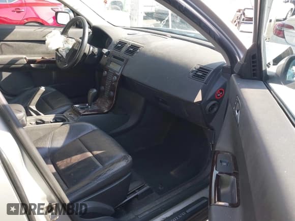 ✅ 2006 Volvo V50 2.4L • VIN: YV1MW390362163463 • Lot: 41437912. Wystawiony na IAAI z przebiegiem 121 092 mil. Bezpłatny archiwum sprzedaży aukcyjnych z USA i szczegółowy raport historii pojazdu na DreamBid. Zdjęcie 5.