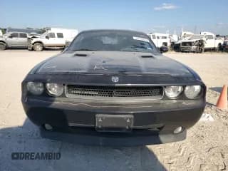 ✅ 2010 Dodge Challenger SE • VIN: 2B3CJ4DV4AH323943 • Lot: 74246824. Wystawiony na Copart z przebiegiem 133 789 mil. Bezpłatny archiwum sprzedaży aukcyjnych z USA i szczegółowy raport historii pojazdu na DreamBid. Zdjęcie 5.