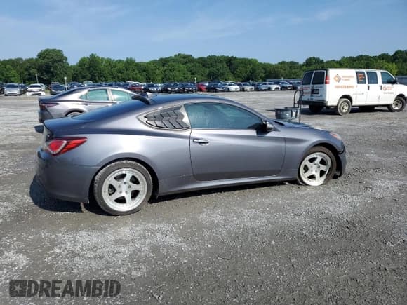 ✅ 2013 Hyundai Genesis Coupe Grand Touring • VIN: KMHHU6KJ9DU110233 • Lot: 59950155. Wystawiony na Copart z przebiegiem 83 004 mil. Bezpłatny archiwum sprzedaży aukcyjnych z USA i szczegółowy raport historii pojazdu na DreamBid. Zdjęcie 3.