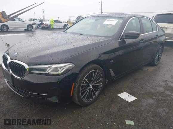 ✅ 2022 BMW 5 Series 530e • VIN: WBA13AG01NCJ72192 • Lot: 41809247. Listed on IAAI with 27,923 mi. Free auction sales archive from the USA and detailed vehicle history report at DreamBid. Image 2.