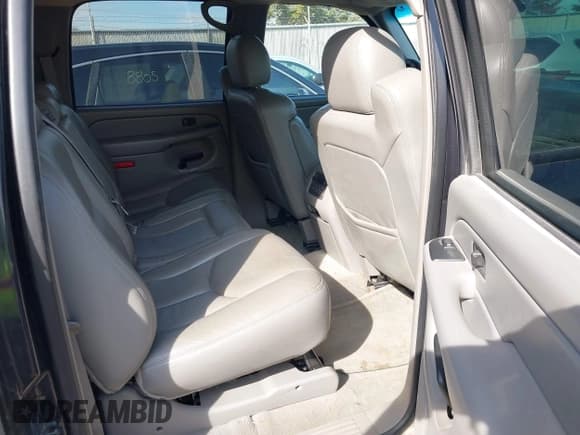 ✅ 2004 Chevrolet Suburban LT • VIN: 1GNFK16Z94J122458 • Лот: 41889018. Опубликован ранее на IAAI с пробегом 180 507 миль. Бесплатный доступ к архиву аукционных продаж из США и подробный отчёт об истории автомобиля на DreamBid. Изображение 8.