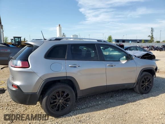 ✅ 2021 Jeep Cherokee Latitude • VIN: 1C4PJMCB5MD193079 • Лот: 68750935. Опубликован ранее на Copart с пробегом 110 692 миль. Бесплатный доступ к архиву аукционных продаж из США и подробный отчёт об истории автомобиля на DreamBid. Изображение 3.