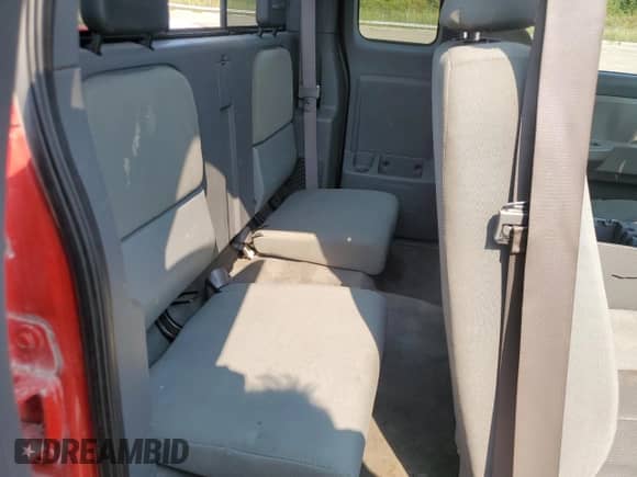 2005 Dodge Dakota ST z VIN 1D7HE22K85S241322, wystawiony jako Copart lot #69746814 z przebiegiem 133 737 mil mil oraz Czysty tytuł • Clean title. Historia ofert i sprzedaży dostępna na DreamBid. Obrazek 10.