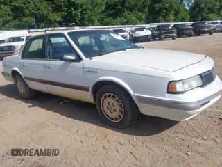 ✅ 1995 Oldsmobile Cutlass Ciera SL • VIN: 1G3AJ55M2S6402287 • Lot: 42644460. Wystawiony na IAAI z przebiegiem 140 333 mil. Bezpłatny archiwum sprzedaży aukcyjnych z USA i szczegółowy raport historii pojazdu na DreamBid. Zdjęcie 1.