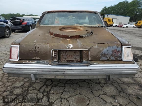 ✅ 1976 Cadillac Seville • VIN: 6S69R6Q491846 • Lot: 65389324. Wystawiony na Copart z przebiegiem 99 290 mil. Bezpłatny archiwum sprzedaży aukcyjnych z USA i szczegółowy raport historii pojazdu na DreamBid. Zdjęcie 6.