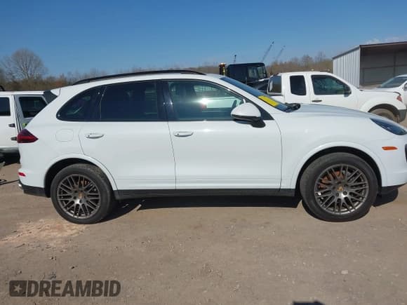 ✅ 2017 Porsche Cayenne • VIN: WP1AA2A2XHKA85652 • Lot: 41867384. Listed on IAAI with 117,695 mi. Free auction sales archive from the USA and detailed vehicle history report at DreamBid. Image 13.