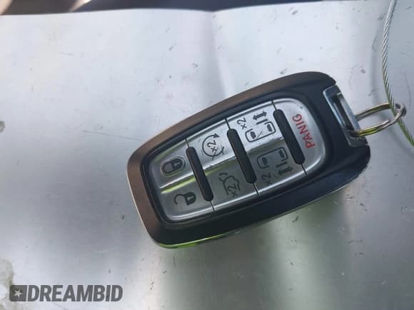 ✅ 2018 Chrysler Pacifica Hybrid Touring L • VIN: 2C4RC1L71JR129532 • Lot: 42064129. Listed on IAAI with 129,665 mi. Free auction sales archive from the USA and detailed vehicle history report at DreamBid. Image 11.