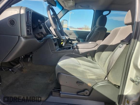 ✅ 2005 Chevrolet Silverado 2500HD LS • VIN: 1GCHK23235F829056 • Lot: 91419425. Wystawiony na Copart z przebiegiem 142 763 mil. Bezpłatny archiwum sprzedaży aukcyjnych z USA i szczegółowy raport historii pojazdu na DreamBid. Zdjęcie 7.