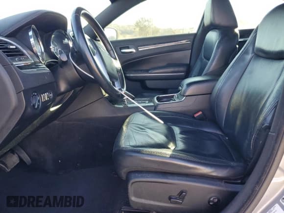 ✅ 2011 Chrysler 300 Limited • VIN: 2C3CA5CG4BH538106 • Lot: 91878795. Listed on Copart with 186,334 mi. Free auction sales archive from the USA and detailed vehicle history report at DreamBid. Image 7.