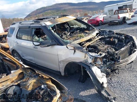 ✅ 2013 Ford Explorer XLT • VIN: 1FM5K8D83DGB45587 • Lot: 43661668. Wystawiony na IAAI z przebiegiem Nie podano. Bezpłatny archiwum sprzedaży aukcyjnych z USA i szczegółowy raport historii pojazdu na DreamBid. Zdjęcie 1.