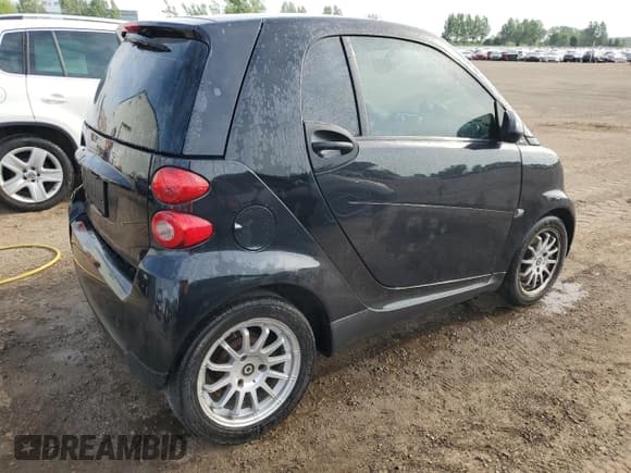 ✅ 2011 Smart fortwo Pure • VIN: WMEEJ3BAXBK435272 • Lot: 57321974. Wystawiony na Copart z przebiegiem 126 785 mil. Bezpłatny archiwum sprzedaży aukcyjnych z USA i szczegółowy raport historii pojazdu na DreamBid. Zdjęcie 3.