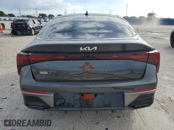 ✅ 2025 Kia K5 LXS • VIN: KNAG24J78S5294343 • Lot: 91369875. Wystawiony na Copart z przebiegiem 5 687 mil. Bezpłatny archiwum sprzedaży aukcyjnych z USA i szczegółowy raport historii pojazdu na DreamBid. Zdjęcie 6.