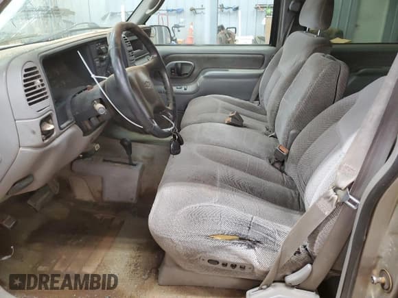 ✅ 2000 Chevrolet Silverado 3500 • VIN: 1GCHK33R4YF491903 • Lot: 42501245. Listed on Copart with 388,000 mi. Free auction sales archive from the USA and detailed vehicle history report at DreamBid. Image 7.