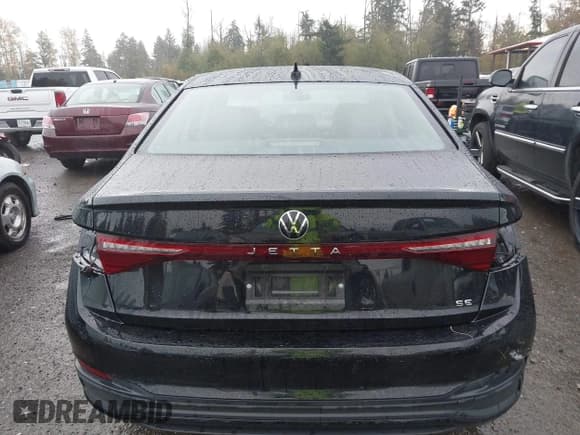 ✅ 2025 Volkswagen Jetta SE • VIN: 3VW7X7BU4SM082847 • Лот: 43635053. Опубликован ранее на IAAI с пробегом 6 375 миль. Бесплатный доступ к архиву аукционных продаж из США и подробный отчёт об истории автомобиля на DreamBid. Изображение 17.