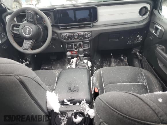 ✅ 2024 Jeep Gladiator Willys • VIN: 1C6HJTAG8RL109399 • Лот: 82866234. Опубликован ранее на Copart с пробегом Не указан. Бесплатный доступ к архиву аукционных продаж из США и подробный отчёт об истории автомобиля на DreamBid. Изображение 8.