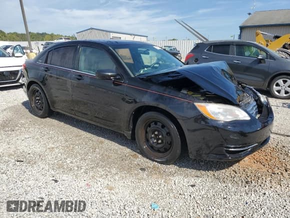 ✅ 2013 Chrysler 200 LX • VIN: 1C3CCBABXDN604622 • Lot: 84630185. Wystawiony na Copart z przebiegiem 159 578 mil. Bezpłatny archiwum sprzedaży aukcyjnych z USA i szczegółowy raport historii pojazdu na DreamBid. Zdjęcie 4.