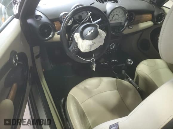 ✅ 2011 MINI Convertible • VIN: WMWZN3C5XBTZ89537 • Lot: 44161315. Listed on Copart with Not provided. Free auction sales archive from the USA and detailed vehicle history report at DreamBid. Image 8.