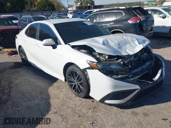 ✅ 2021 Toyota Camry SE • VIN: 4T1G11AK4MU437690 • Lot: 43607564. Wystawiony na IAAI z przebiegiem 114 959 mil. Bezpłatny archiwum sprzedaży aukcyjnych z USA i szczegółowy raport historii pojazdu na DreamBid. Zdjęcie 1.