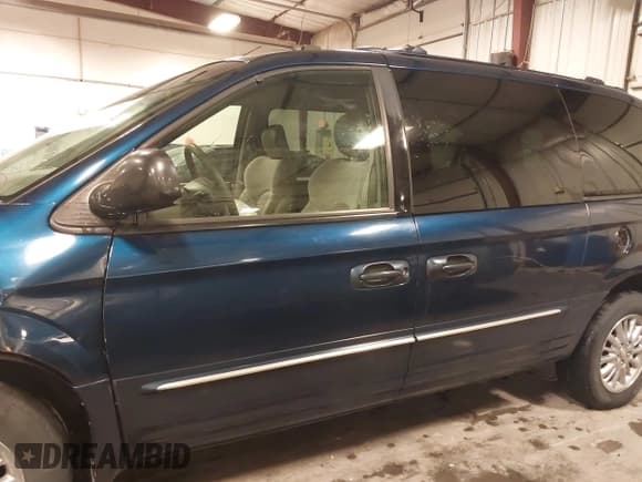 ✅ 2002 Chrysler Town & Country Limited • VIN: 2C8GP64L12R646804 • Lot: 41719391. Wystawiony na IAAI z przebiegiem 86 583 mil. Bezpłatny archiwum sprzedaży aukcyjnych z USA i szczegółowy raport historii pojazdu na DreamBid. Zdjęcie 15.