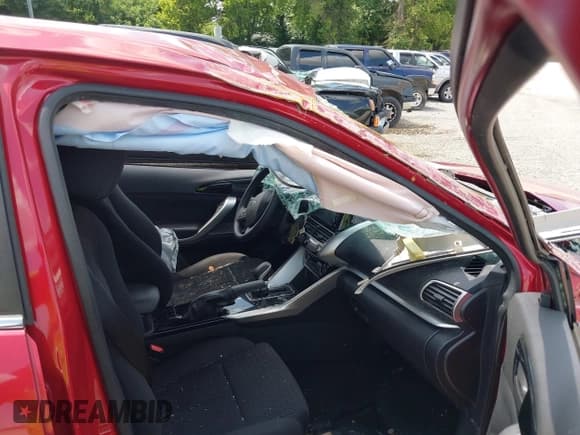 ✅ 2018 Mitsubishi Eclipse Cross ES • VIN: JA4AS3AA5JZ043828 • Lot: 42809601. Wystawiony na IAAI z przebiegiem 92 681 mil. Bezpłatny archiwum sprzedaży aukcyjnych z USA i szczegółowy raport historii pojazdu na DreamBid. Zdjęcie 5.