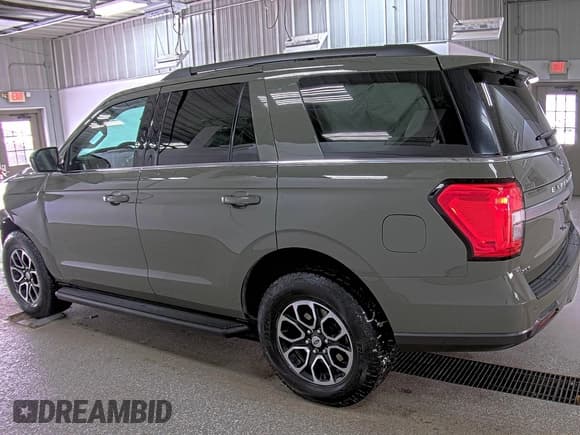 ✅ 2024 Ford Expedition XLT • VIN: 1FMJU1J86REA72349 • Lot: 43944786. Wystawiony na IAAI z przebiegiem 54 528 mil. Bezpłatny archiwum sprzedaży aukcyjnych z USA i szczegółowy raport historii pojazdu na DreamBid. Zdjęcie 22.