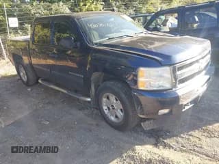 ✅ 2010 Chevrolet Silverado 1500 LT • VIN: 3GCRKSE31AG101478 • Lot: 43070187. Wystawiony na IAAI z przebiegiem 275 265 mil. Bezpłatny archiwum sprzedaży aukcyjnych z USA i szczegółowy raport historii pojazdu na DreamBid. Zdjęcie 1.