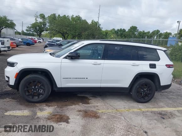 ✅ 2024 Jeep Grand Cherokee Laredo • VIN: 1C4RJKAG0R8535761 • Lot: 42492902. Listed on IAAI with 27,796 mi. Free auction sales archive from the USA and detailed vehicle history report at DreamBid. Image 14.