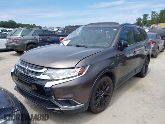 2018 Mitsubishi Outlander SE with VIN JA4AD3A38JZ018658, listed as a IAAI auction lot 43073998 with 118,207 mi miles and . Bid and sale history available at DreamBid. Image 2.