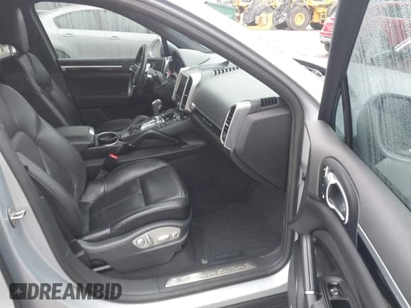 ✅ 2017 Porsche Cayenne • VIN: WP1AA2A25HKA80522 • Lot: 42288882. Listed on IAAI with 145,422 mi. Free auction sales archive from the USA and detailed vehicle history report at DreamBid. Image 5.